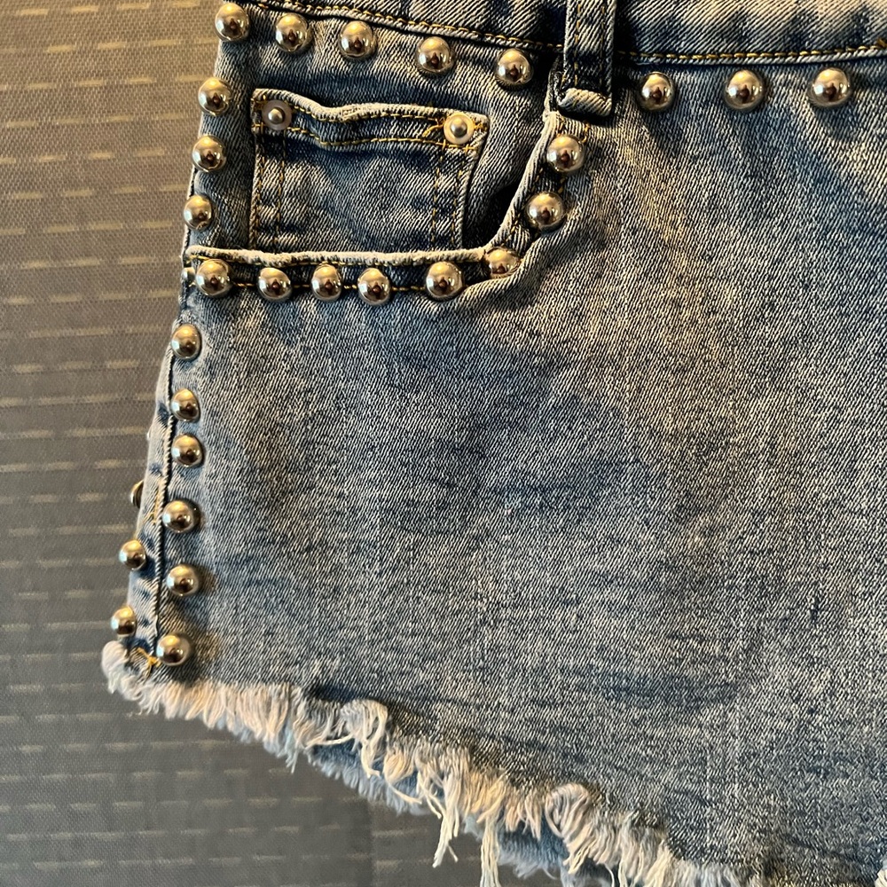 Stretch Waist Studded Jean Shorts - Picture 3 of 4